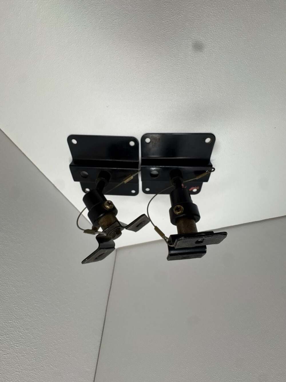 Pair of Universal Heavy Duty Adjustable Speaker Wall/Ceiling Mounts